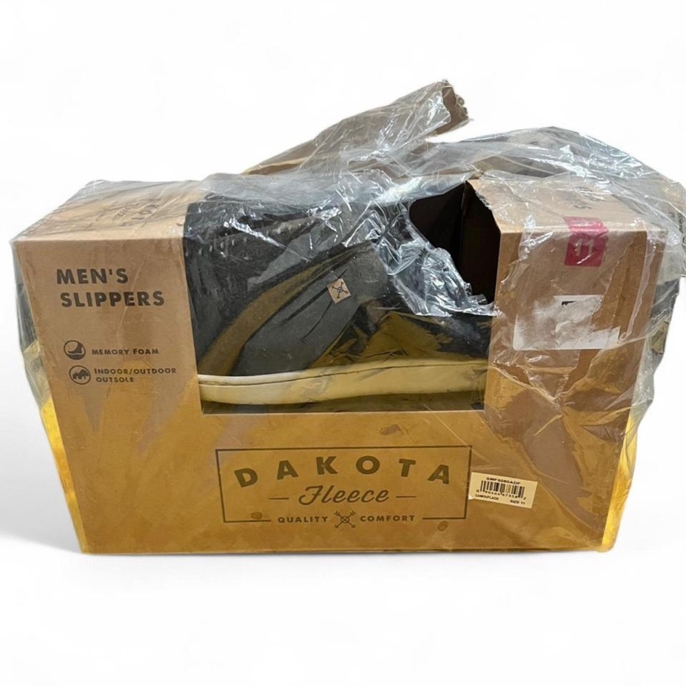 New In box Dakota Fleece Men's Slippers size 11